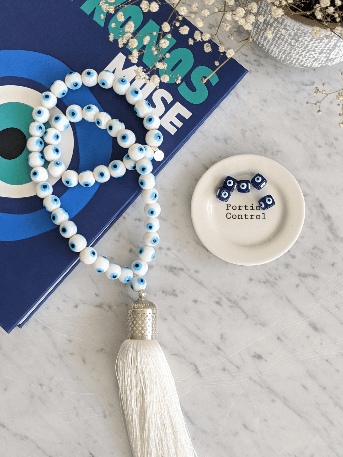 Evil eye bead strand • Blue evil eye • Glass bead evil eye • Handmade evil eye • Misbaha beads • Modern prayer beads • Table decor evil eye • Boho home decor • Evil eye protection • Middle Eastern home decor • Housewarming gift • Meaningful gift • Stylish Luck • Made in Israel
שרשרת עין הרע • חרוזי עין • קישוט שולחן • אובייקט עיצובי • חרוזי זכוכית בעבודת יד • מסבחה מודרנית • שמירה מעין הרע • עיצוב הבית • חפצי נוי • מתנה לחנוכת בית • מתנה משמעותית • סמלי מזל • Stylish Luck • מיוצר בישראל