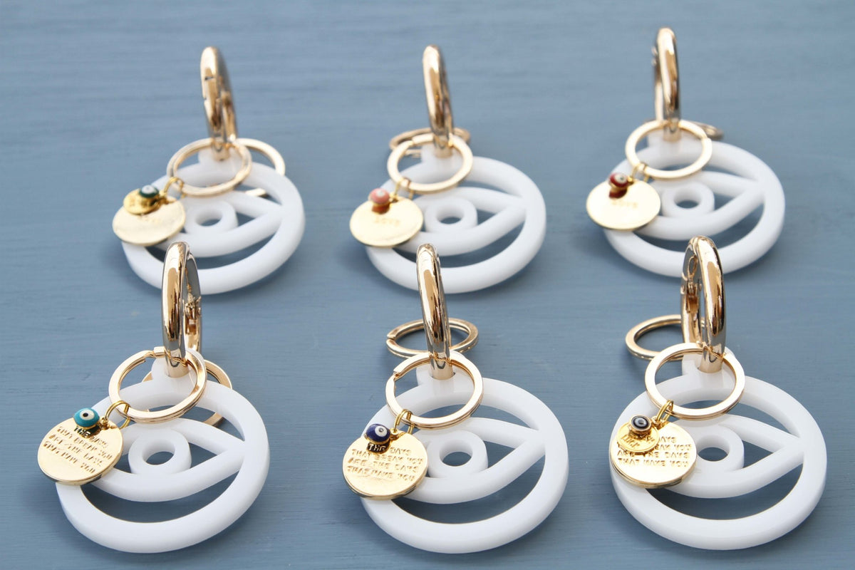 White elegant Evil eye key holder with Gold plated key holder - stylish luck home decor
מחזיק מפתחות עין • מחזיק מפתחות מעוצב • עין לשמירה • מחזיק מפתחות שקוף • מתנה קטנה • מתנה לאישה • מתנה לחברה • סמלי מזל • שמירה מעין הרע • Stylish Luck • מיוצר בישראל