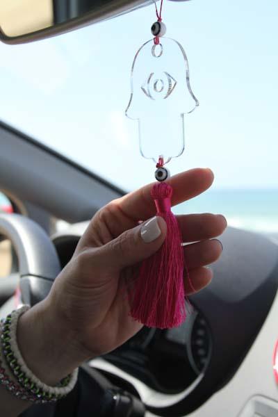 Clear acrylic car charm Hamsa Hanging with white tassel - stylish luck home decor תליון רכב • תליון רכב חמסה • חמסה לרכב • שמירה לרכב • תליון לרכב מעוצב • עין לרכב • סמלי מזל • מתנה לרכב חדש • מתנה לנהג חדש • Stylish Luck • מיוצר בישראל