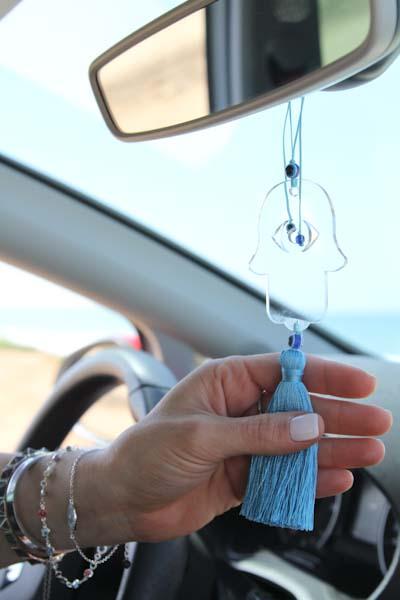 Clear acrylic car charm Hamsa Hanging with white tassel - stylish luck home decor תליון רכב • תליון רכב חמסה • חמסה לרכב • שמירה לרכב • תליון לרכב מעוצב • עין לרכב • סמלי מזל • מתנה לרכב חדש • מתנה לנהג חדש • Stylish Luck • מיוצר בישראל