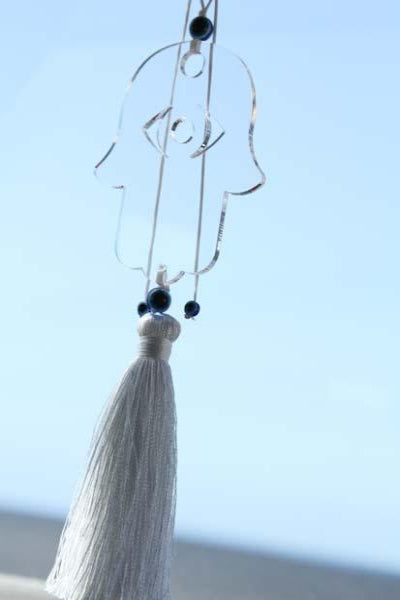 Clear acrylic car charm Hamsa Hanging with white tassel - stylish luck home decor תליון רכב • תליון רכב חמסה • חמסה לרכב • שמירה לרכב • תליון לרכב מעוצב • עין לרכב • סמלי מזל • מתנה לרכב חדש • מתנה לנהג חדש • Stylish Luck • מיוצר בישראל