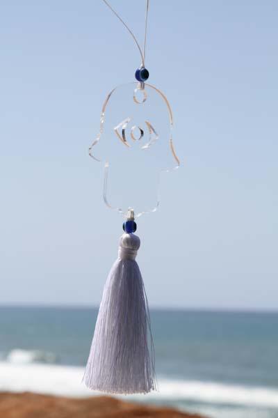 Clear acrylic car charm Hamsa Hanging with white tassel - stylish luck home decor תליון רכב • תליון רכב חמסה • חמסה לרכב • שמירה לרכב • תליון לרכב מעוצב • עין לרכב • סמלי מזל • מתנה לרכב חדש • מתנה לנהג חדש • Stylish Luck • מיוצר בישראל
