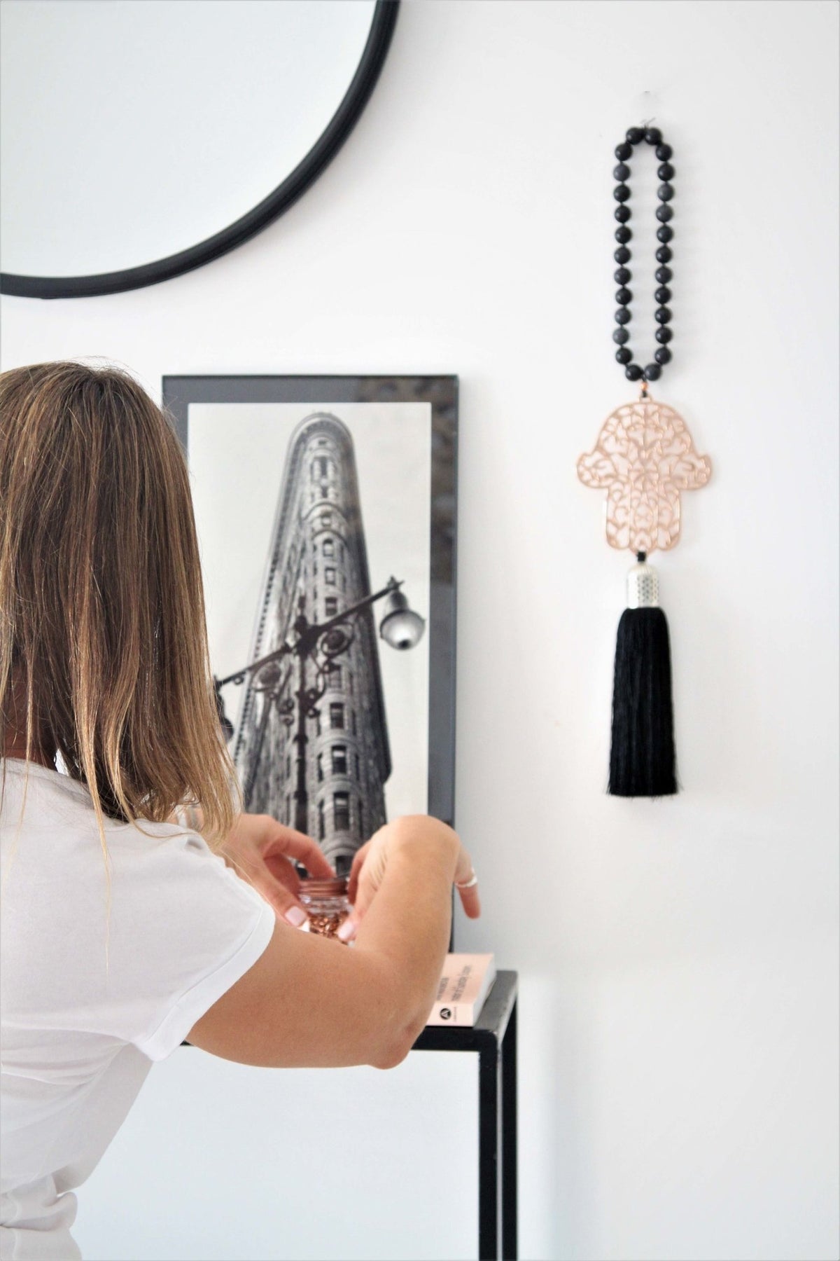 hamsa-rose-gold-onyx-black-tassel.jpg
חמסה לקיר • חמסה זהב • חמסה זהב אדום • חמסה עם אוניקס • חמסה מעוצבת • חמסה לתלייה • אבני אוניקס • סמלי מזל • שמירה לבית • מתנה לחנוכת בית • אקססוריז לבית • Stylish Luck • עיצוב הבית • מיוצר בישראל