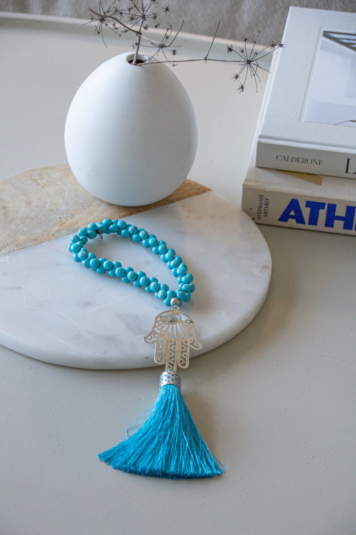 Hamsa wall hanging • Silver Hamsa • Howlite Hamsa • Turquoise stone Hamsa • Hamsa home decor • Spiritual wall decor • Boho wall hanging • Meditation room decor • Protection charm • Healing stones • Housewarming gift • Made in Israel • Stylish Luck
חמסה לקיר • חמסה כסף • חמסה עם היולייט • אבני היולייט • חמסה מעוצבת • סמלי מזל • שמירה לבית מתנה לחנוכת בית • מתנה ללידה • אבני חן • Stylish Luck •