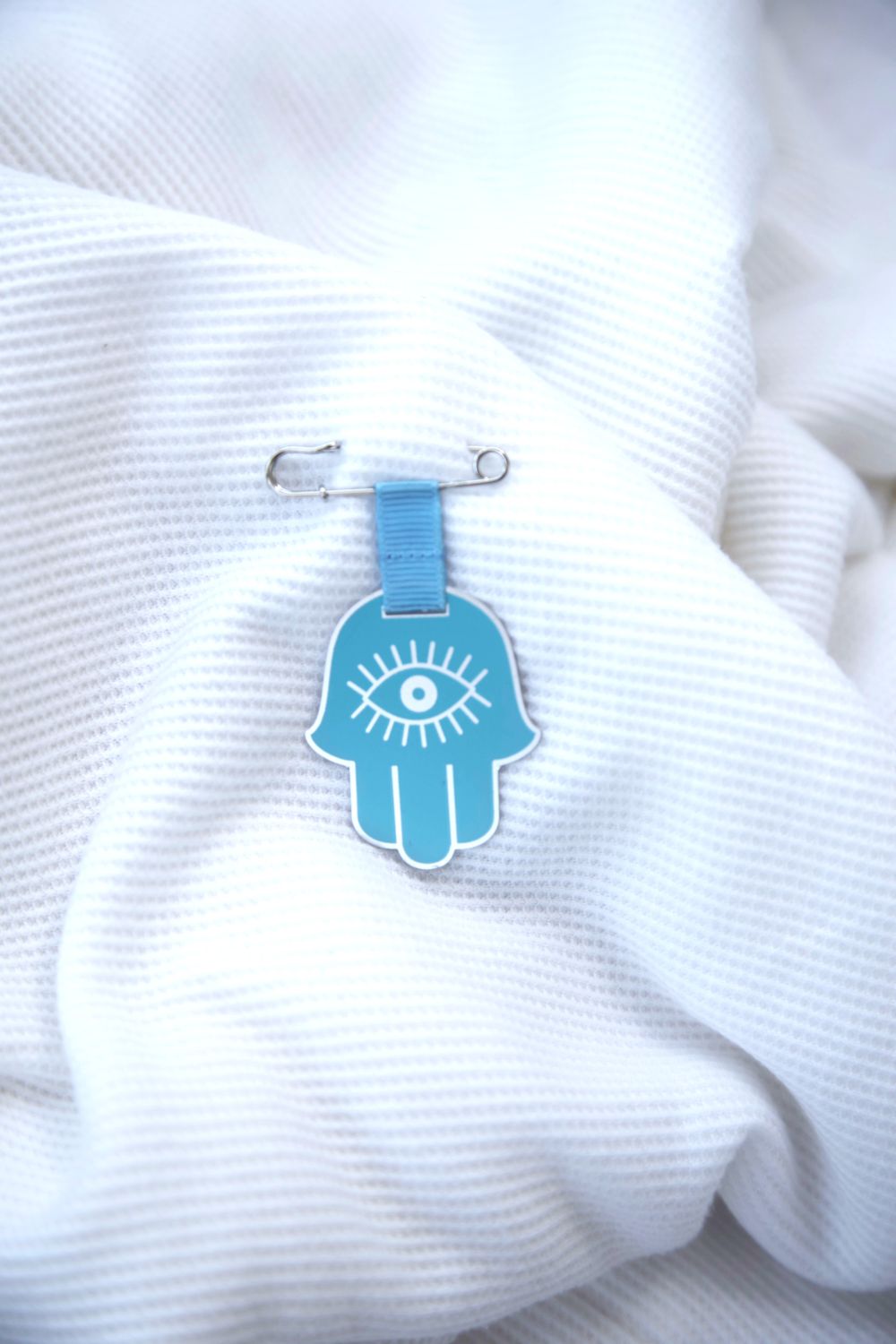 Stroller pin • Baby girl stroller pin • Hamsa pin • Pink Hamsa charm • Baby protection pin • Evil eye baby pin • Newborn protection • New baby girl gift • Baby shower gift • Pink nursery accessory • Stylish Luck • Made in Israel
סיכה לעגלה • סיכת חמסה לעגלה • סיכה לתינוקת • חמסה ורודה • שמירה לתינוקת • שמירה מעין הרע 
מתנה ללידת בת • מתנה לבריתה • מתנה לאמא טרייה • סמלי שמירה • Stylish Luck • 