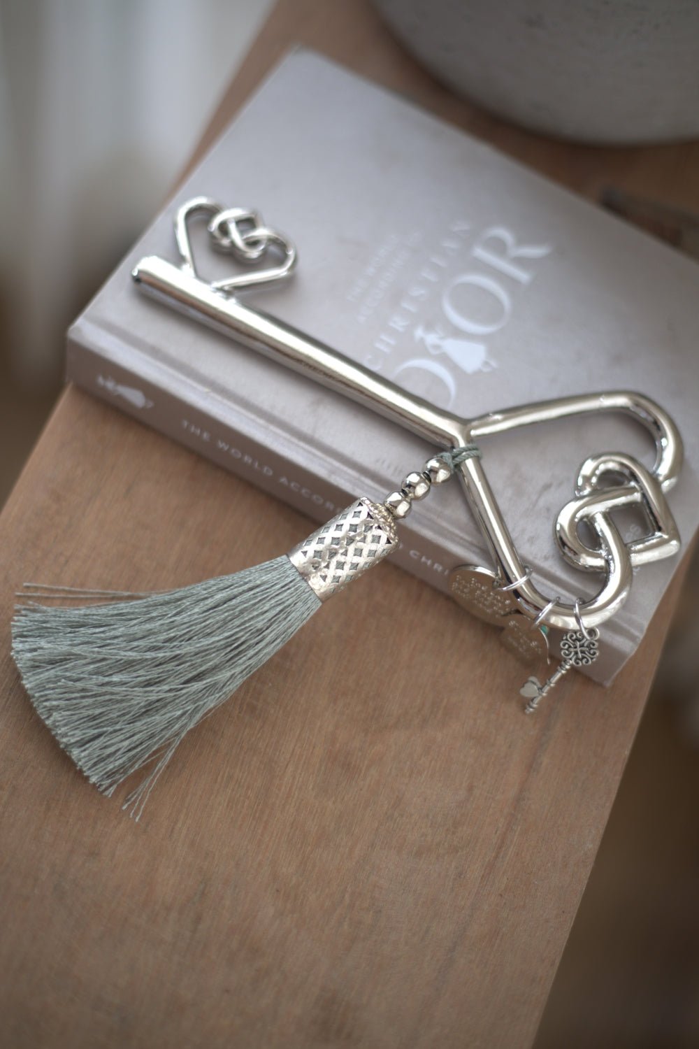 Lucky Key Wall Hanging in Silver with Green Tassel - Stylish Luck Home Decor | Hamsa \ Hand Of Fatima | Good Luck Gifts