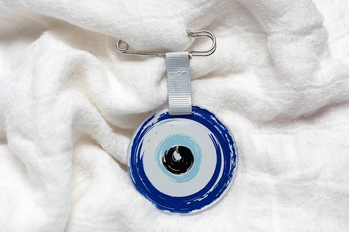 Stroller pin • Baby protection charm • Evil eye baby pin • Evil eye stroller charm • Baby evil eye • Newborn protection • New baby gift • Baby shower gift • Mediterranean baby tradition • Acrylic evil eye • Stylish Luck • Made in Israel
סיכה לעגלה • סיכת שמירה • עין לעגלה • שמירה לתינוק • שמירה מעין הרע • מתנה ללידה • מתנה לברית • מתנה לבריתה • מתנה לתינוק • Stylish Luck • מיוצר בישראל
