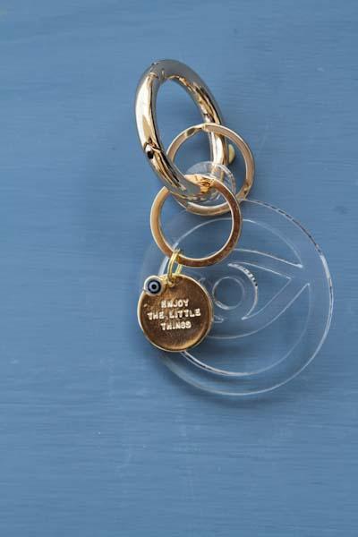 Clear Transparent elegant Evil eye key holder with Gold plated key holder - stylish luck home decor 
מחזיק מפתחות עין • מחזיק מפתחות מעוצב • עין לשמירה • מחזיק מפתחות שקוף • מתנה קטנה • מתנה לאישה • מתנה לחברה • סמלי מזל • שמירה מעין הרע • Stylish Luck • מיוצר בישראל
