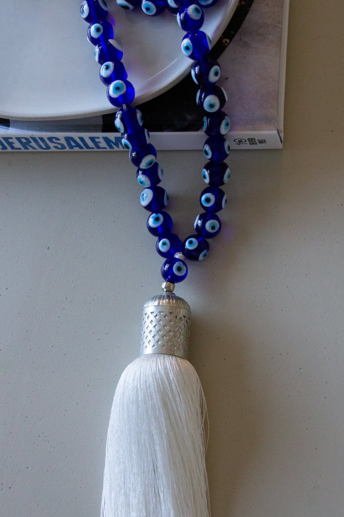 
Evil eye bead strand • Blue evil eye • Glass bead evil eye • Handmade evil eye • Misbaha beads • Modern prayer beads • Table decor evil eye • Boho home decor • Evil eye protection • Mediterranean home decor • Housewarming gift • Meaningful gift • Stylish Luck • Made in Israel
שרשרת עין הרע • חרוזי עין • שרשרת חרוזי זכוכית • עין הרע לבית • קישוט שולחן • אובייקט עיצובי
