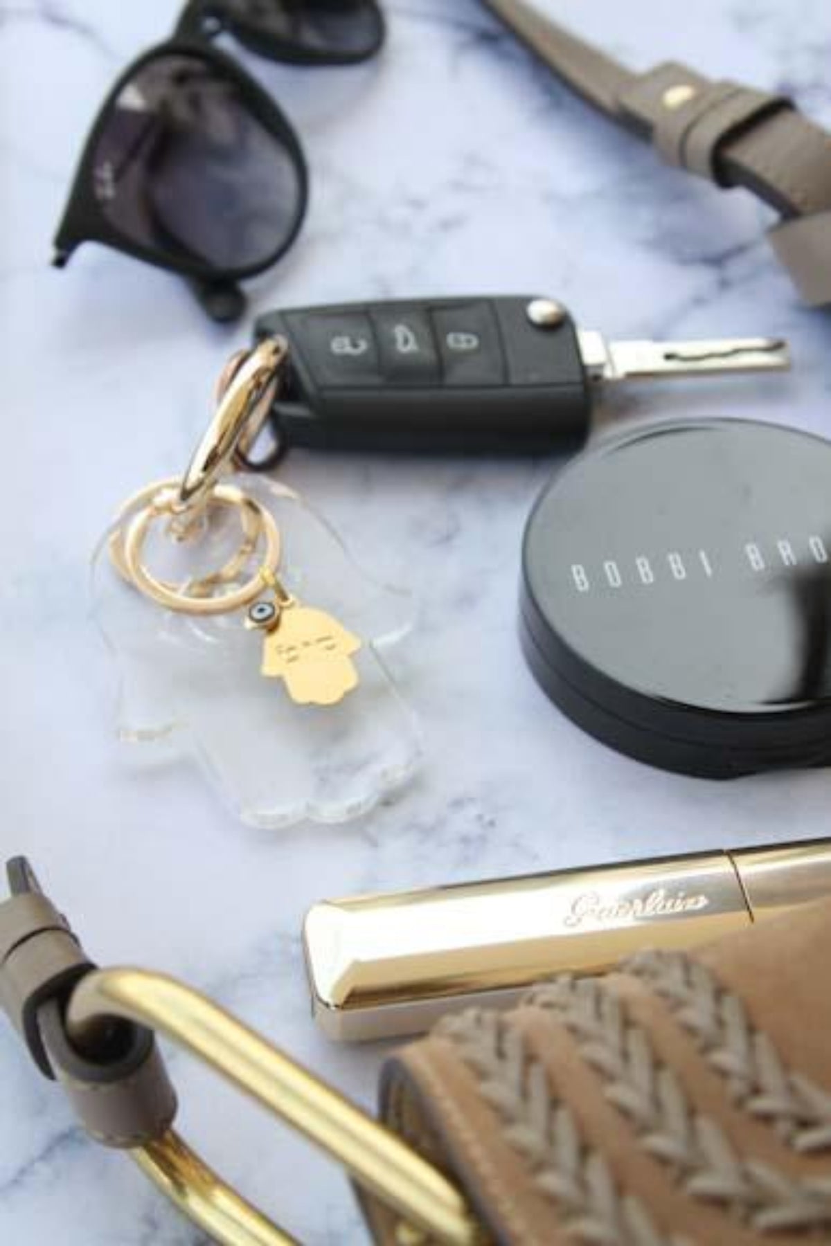 Gold plated key holder & Hamsa with evil eye with Tranparent clear acrylic Hamsa - stylish luck home decor
מחזיק מפתחות חמסה שחורה מפרספקס עם תליוני חמסה זהב ועין
מחזיק מפתחות חמסה • מחזיק מפתחות מעוצב • חמסה לשמירה • מחזיק מפתחות עין • מתנה קטנה • מתנה לאישה • מתנה לחברה • סמלי מזל • Stylish Luck • מיוצר בישראל
