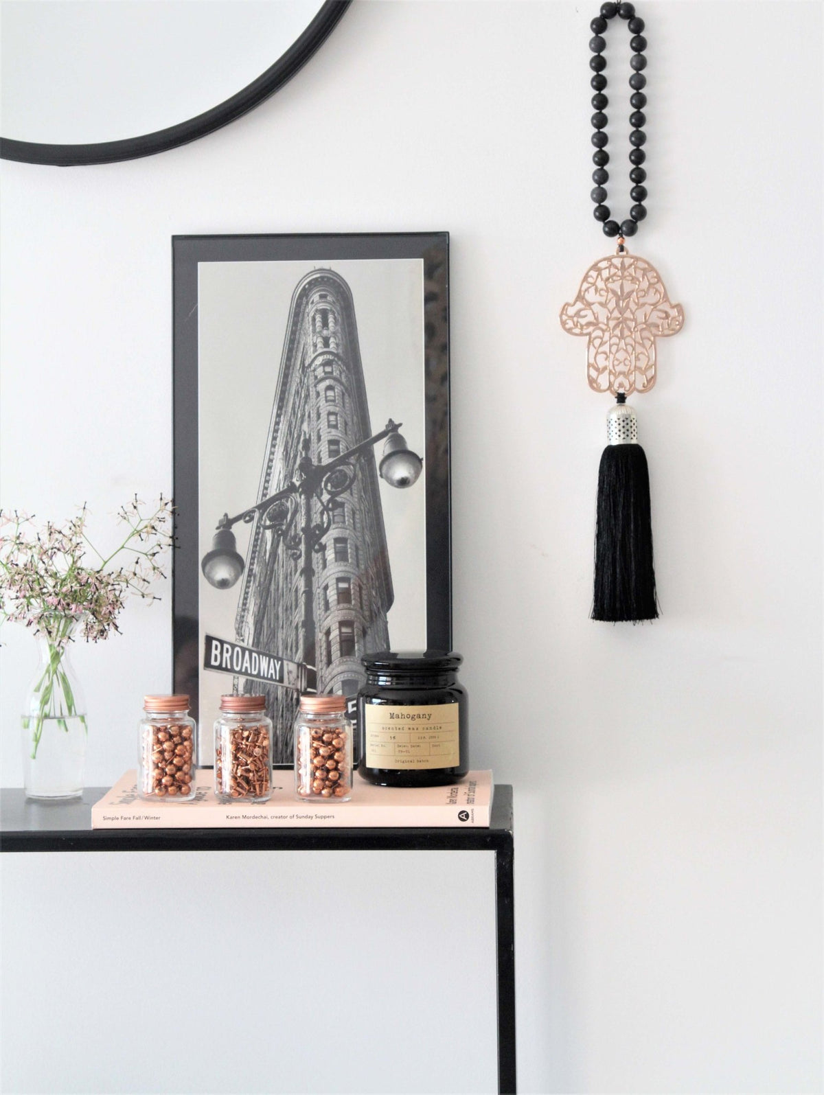 Hamsa Rose gold with black Onyx stones and black silk tassel - stylish luck home decor

חמסה לקיר • חמסה זהב • חמסה זהב אדום • חמסה עם אוניקס • חמסה מעוצבת • חמסה לתלייה • אבני אוניקס • סמלי מזל • שמירה לבית • מתנה לחנוכת בית • אקססוריז לבית • Stylish Luck • עיצוב הבית • מיוצר בישראל