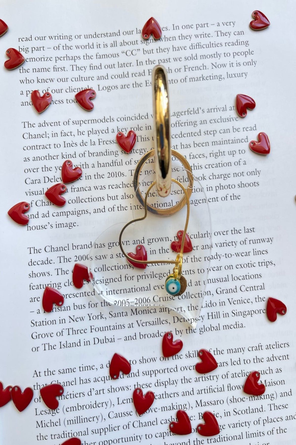 Heart keychain • Acrylic heart keychain • Minimalist keychain • Love keychain • Valentine's Day gift • Gift for her • Gift for best friend • Small meaningful gift • Stylish Luck • Made in Israel 
מחזיק מפתחות לב • מחזיק מפתחות מעוצב • לב לשמירה • מחזיק מפתחות עין • סמלי אהבה • מתנה ליום האהבה • מתנה לחברה • מתנה לאישה • מתנה קטנה • Stylish Luck • מיוצר בישראל
